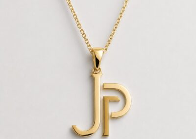 Colgante con monograma JP en oro de Jesús Palacín, mayorista de joyería en Zaragoza