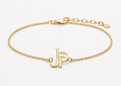 Pulsera con monograma JP en oro de Jesús Palacín, mayorista de joyería en Zaragoza