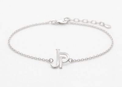 Pulsera con monograma JP en plata de Jesús Palacín, mayorista de joyería en Zaragoza